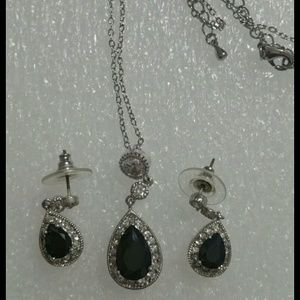 Earing and necklace ( used)